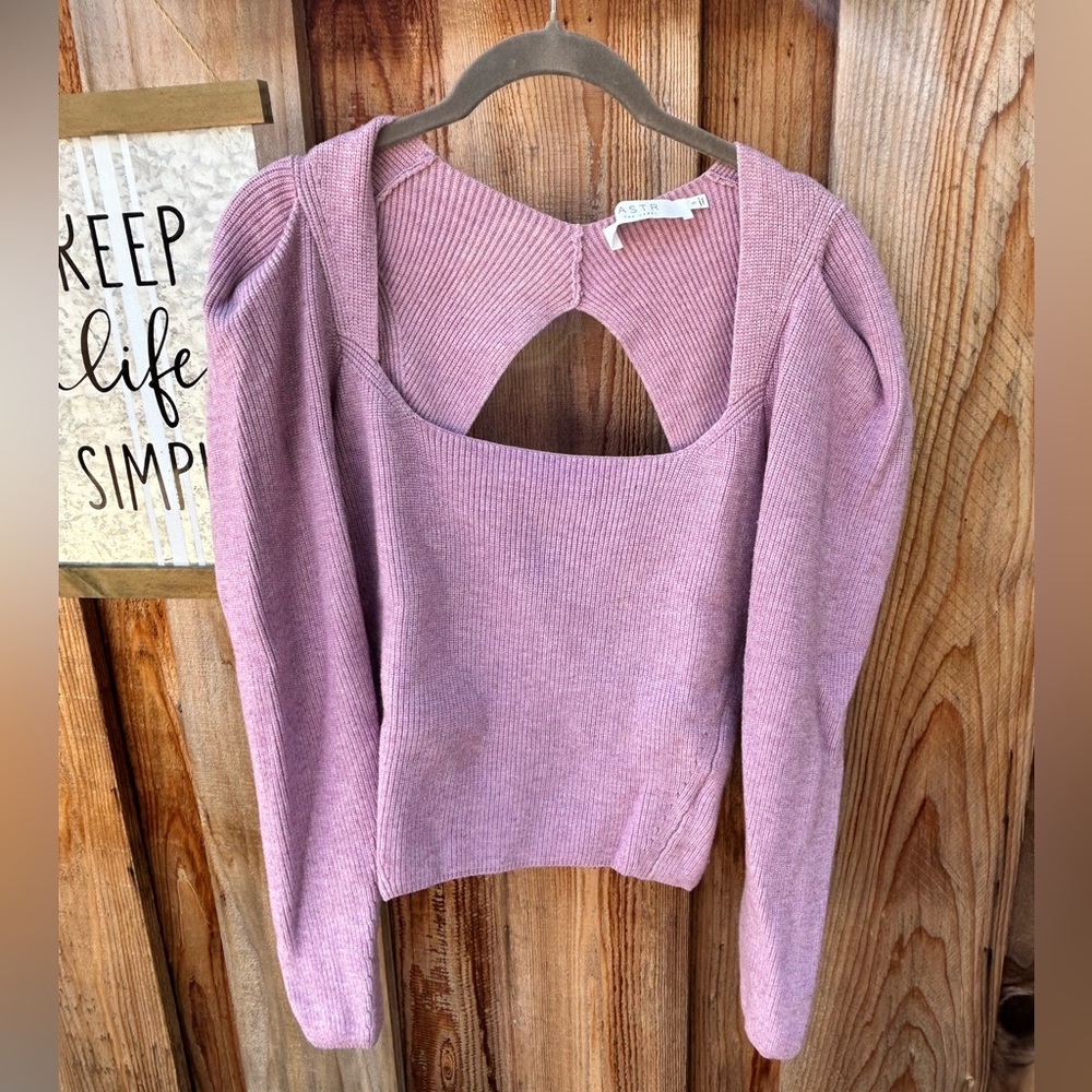 NWOT ASTR the label Catalina Cut-Out Sweater size small lilac color - Picture 5 of 11